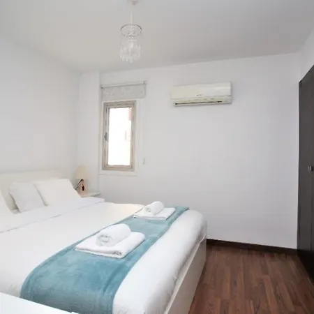 Quiet, Spacious, Luxury 2-bedroom With Sea View. شقة لارنكا
