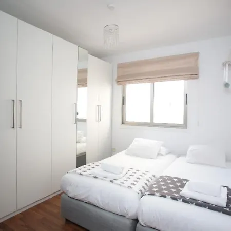 شقة Quiet, Spacious, Luxury 2-bedroom With Sea View. لارنكا