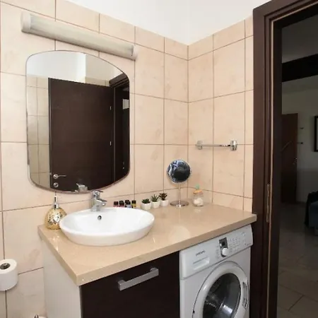 Quiet, Spacious, Luxury 2-bedroom With Sea View. شقة لارنكا